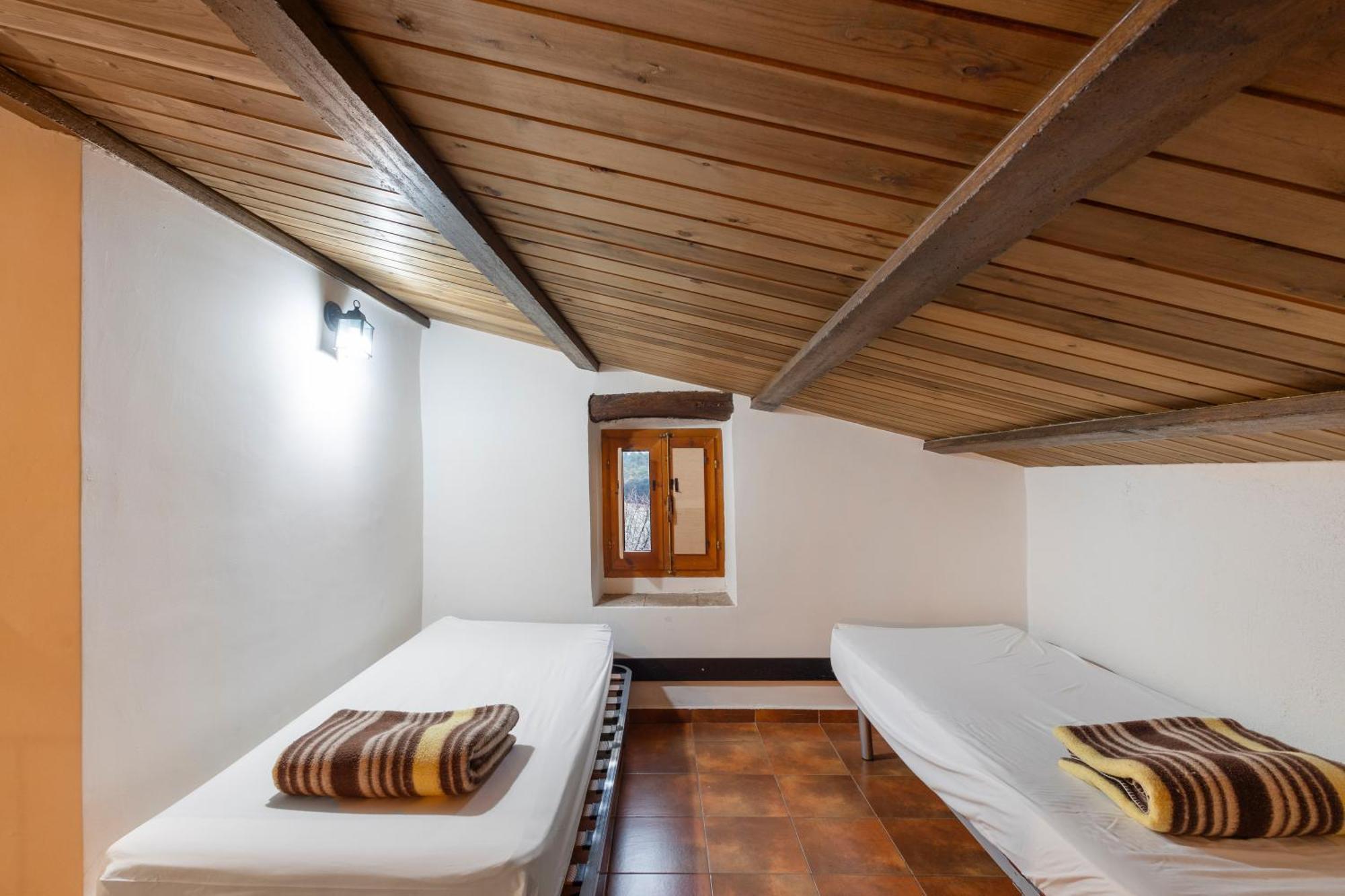 Гостевой дом Casa Subiraneta Пучреч Экстерьер фото